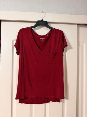 XS oversized True Religion Women's V-Neck Pocket Tee in Deep Red